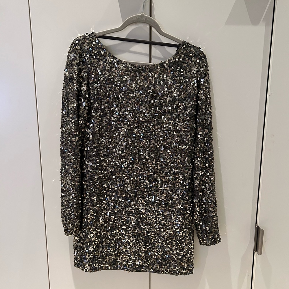 Silver mini sequin dress / ABS Sequin LS Dress size 6 (NWT)